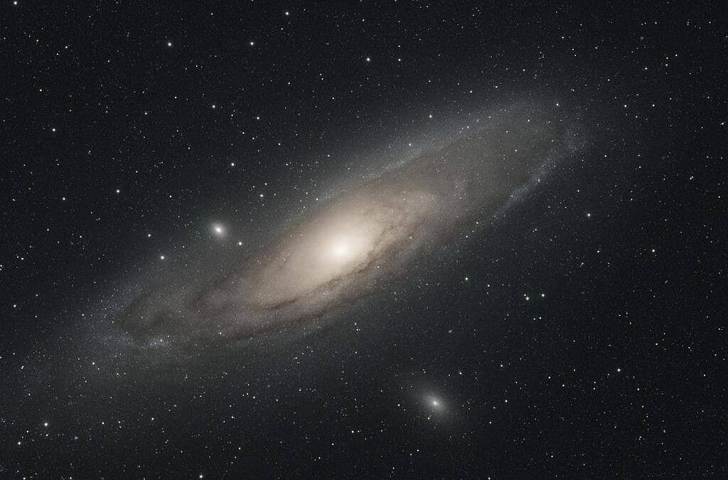 Cosmos: Universets ordnede storhed og hvordan vi lærer om det